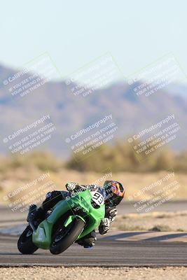 media/Dec-07-2025-CVMA (Sun) [[3e7d2de5dc]]/Race 16-Formula Middleweight/